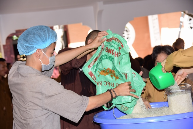 Chùa Hoằng Pháp: Tiếp tục hỗ trợ người dân khó khăn trong đại dịch Covid (đợt 8)